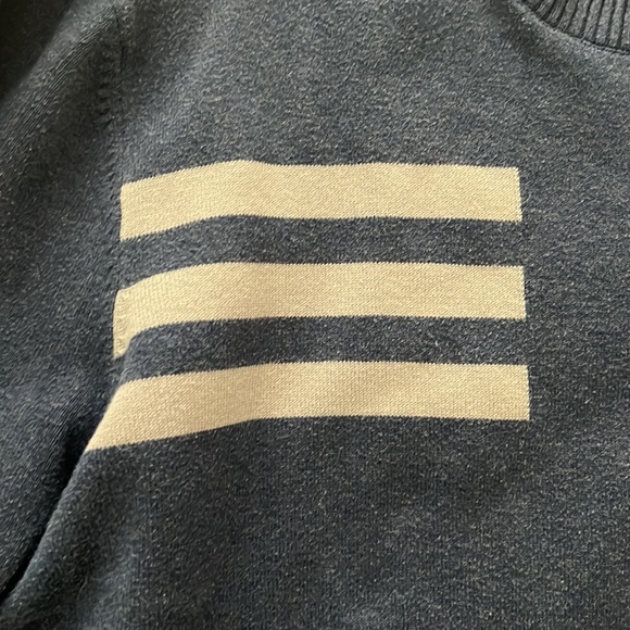 Adidas Men’s Golf Sweater 3 stripe. Stretch fabric-size large- Lightly worn - Picture 3 of 3